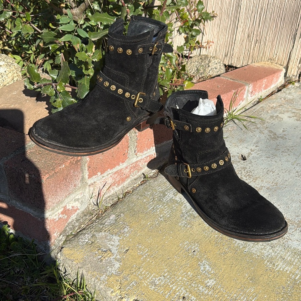 Ugg boots black sued and button style so cute size 8